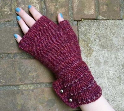 Photos follow of some of Jennifer's original mitts (photos used with designers permission).